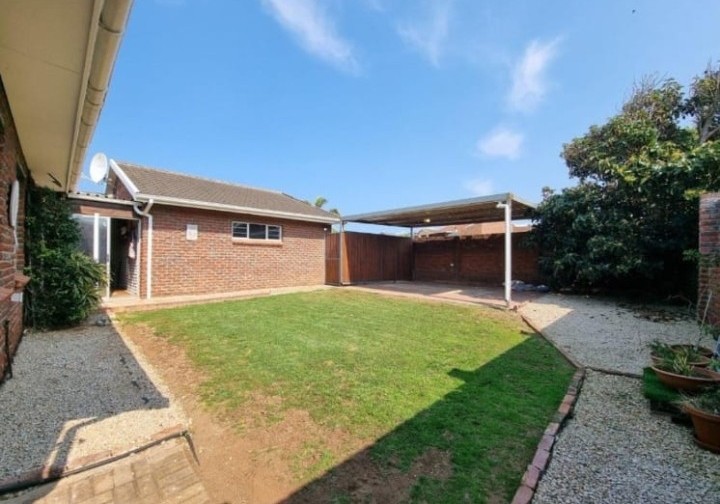 To Let 4 Bedroom Property for Rent in Wavecrest Eastern Cape